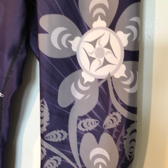 NoMiNiU Wings Collection Activewear Leggings - Picture 2 of 11